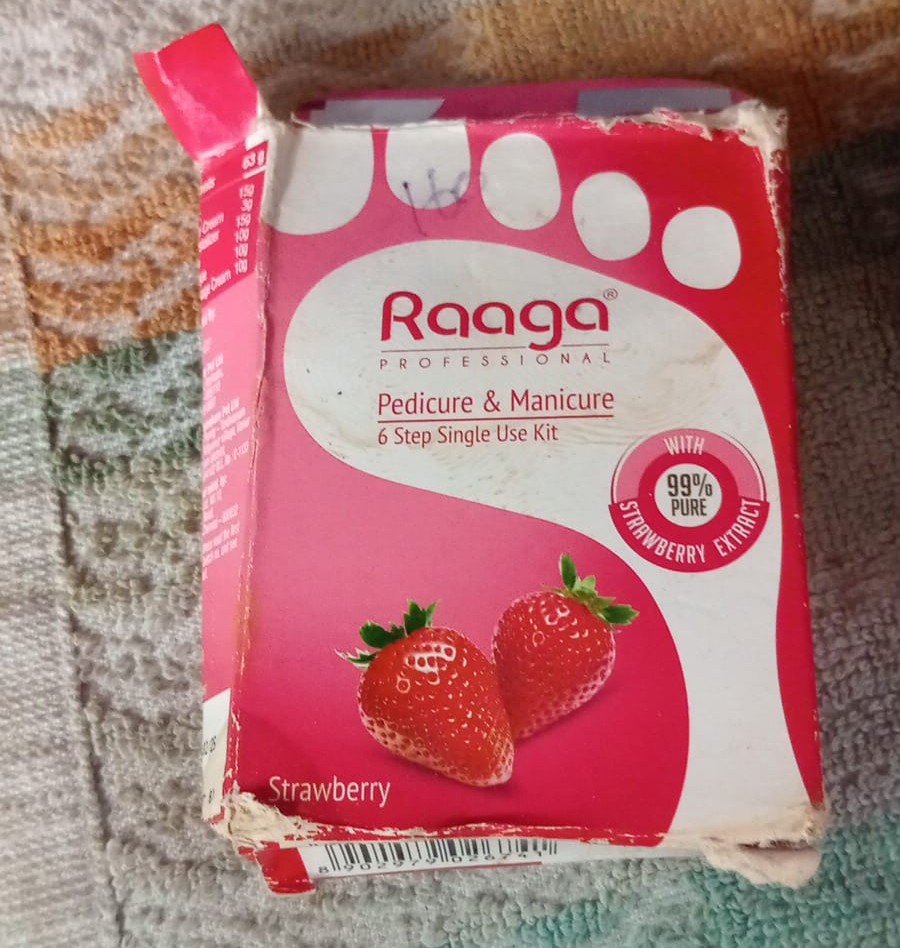 Raaga Professional Strawberry Pedicure & Manicure Kit